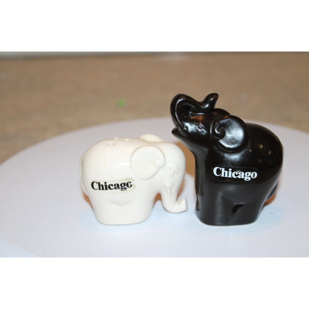 Salt & Pepper Shakers - Elephants Chicago Souvenir